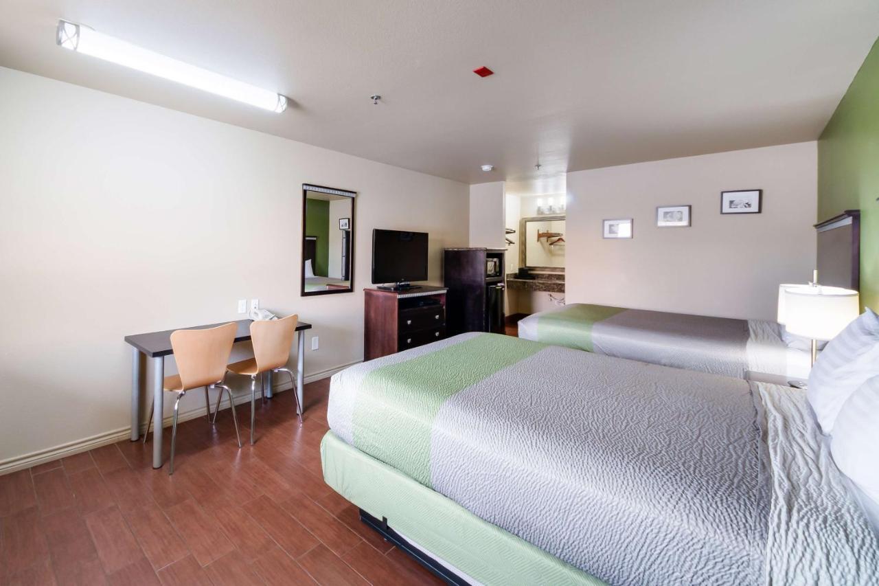 Motel 6 Floresville Eksteriør bilde