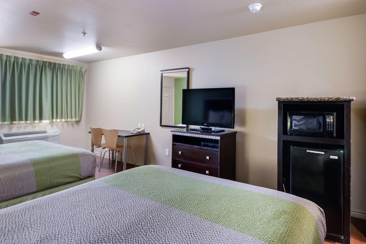 Motel 6 Floresville Eksteriør bilde