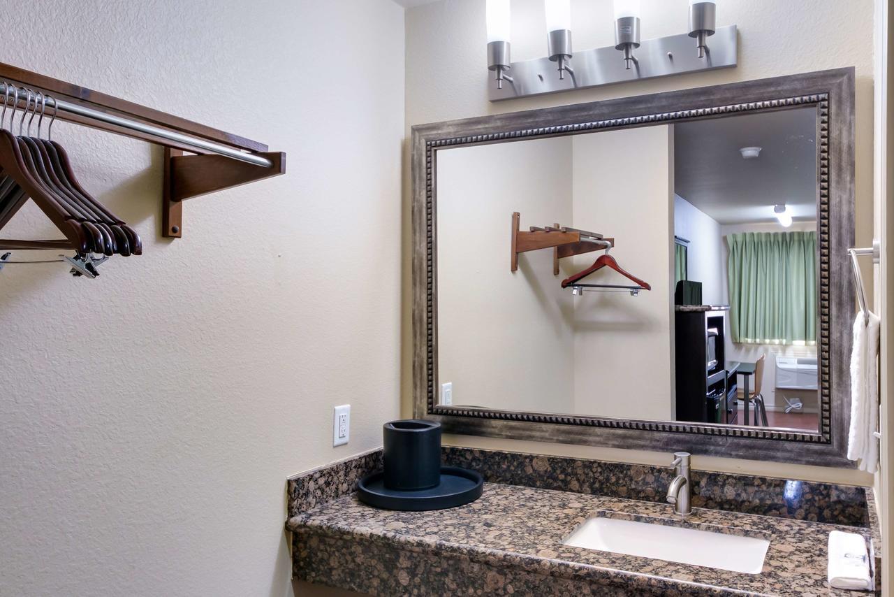 Motel 6 Floresville Eksteriør bilde