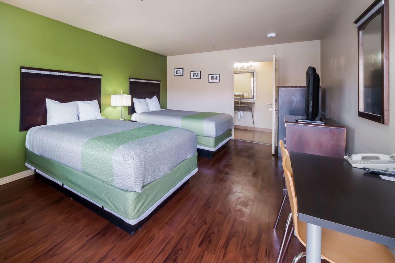 Motel 6 Floresville Eksteriør bilde