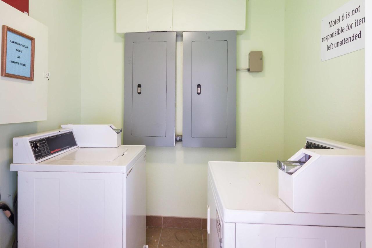 Motel 6 Floresville Eksteriør bilde
