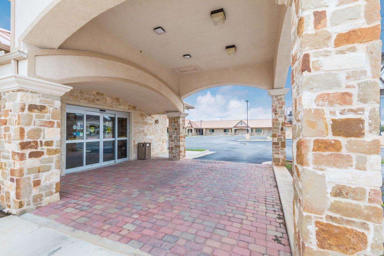 Motel 6 Floresville Eksteriør bilde