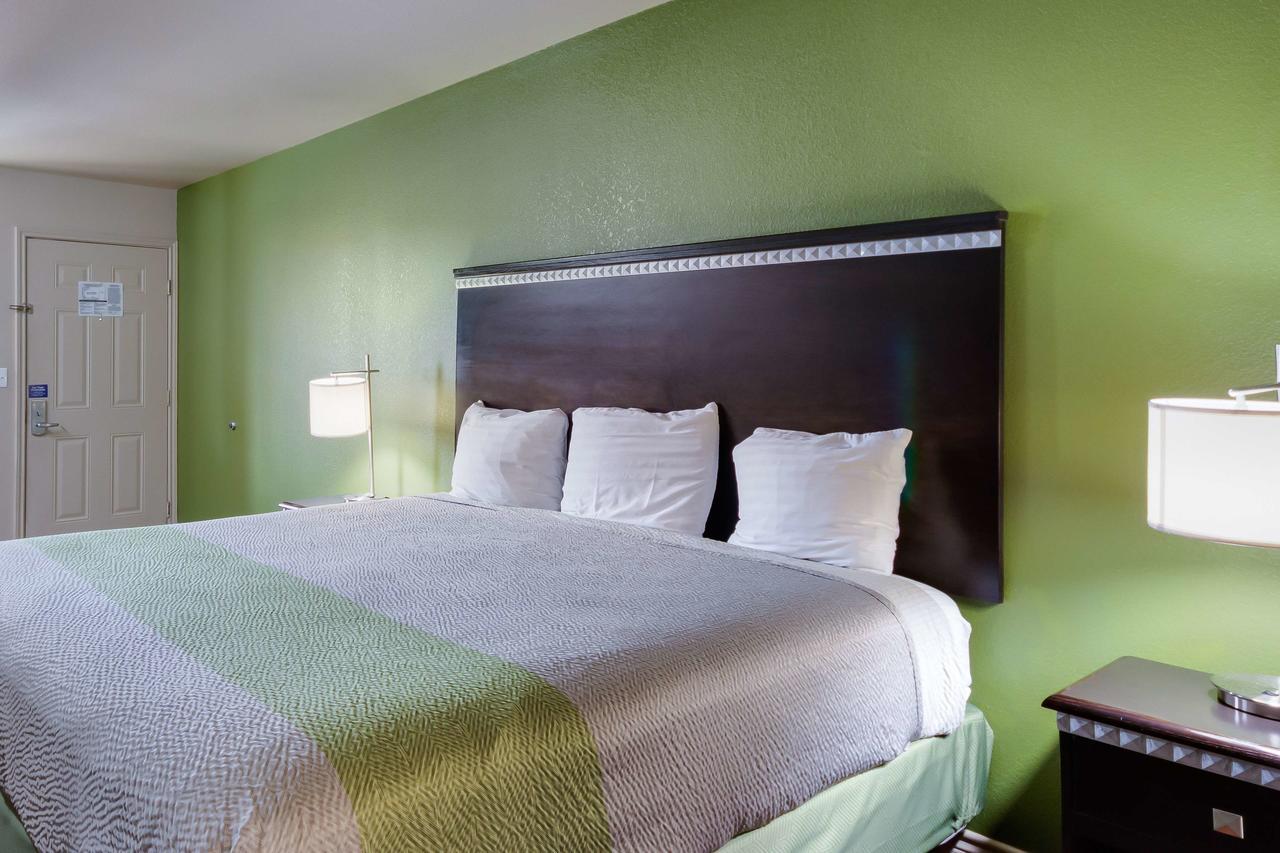 Motel 6 Floresville Eksteriør bilde